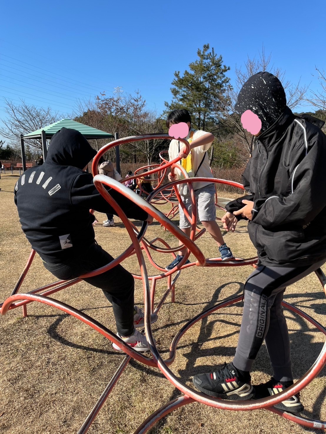 大阪市浪速区の放課後等デイサービスオハナピース大阪日本橋の永楽ゆめの森公園へお出かけ